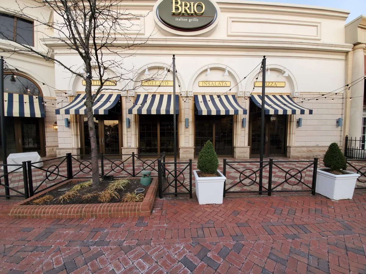 Brio Italian Grille awnings and storefront signage
