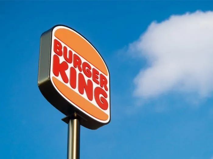 Signage & Branding Trends: Balance Trends & Longevity