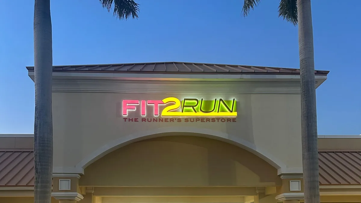 Fit2Run &amp; Signage: Attracting Active Customers